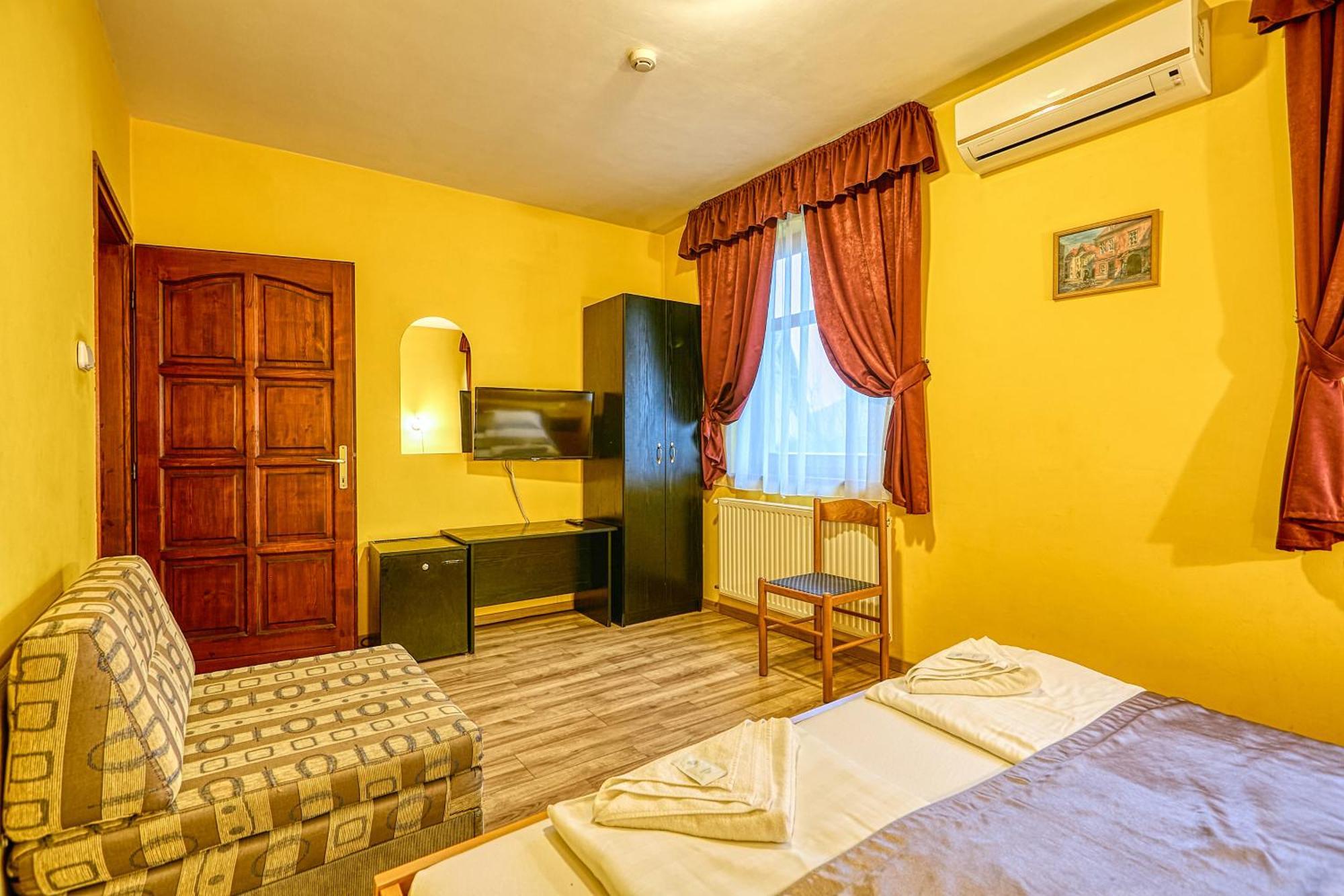 Bed and Breakfast Pihenokereszt Panzio Sopron Zewnętrze zdjęcie