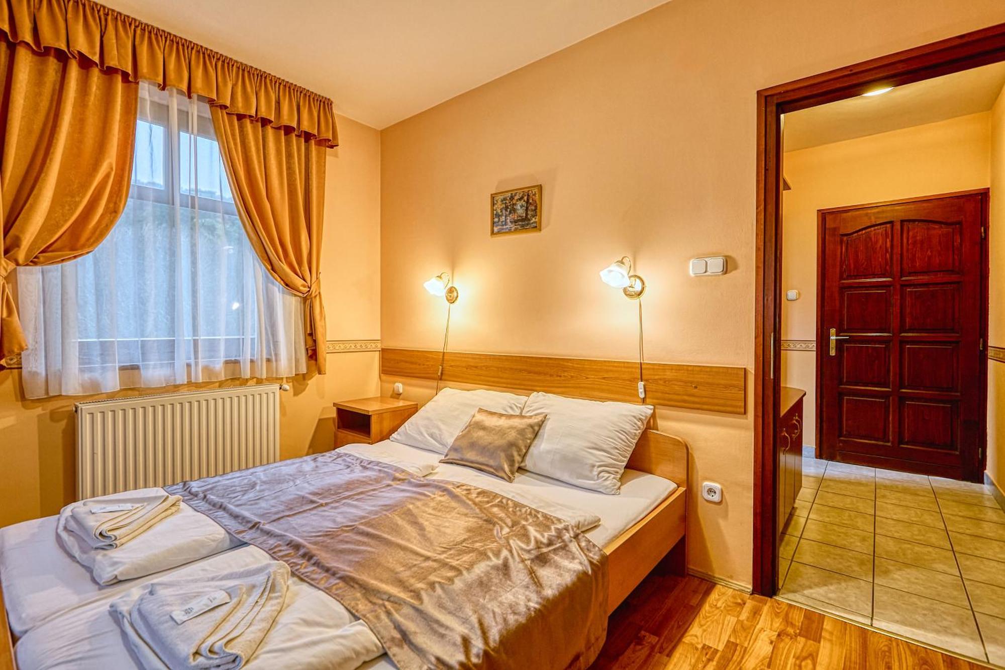 Bed and Breakfast Pihenokereszt Panzio Sopron Zewnętrze zdjęcie